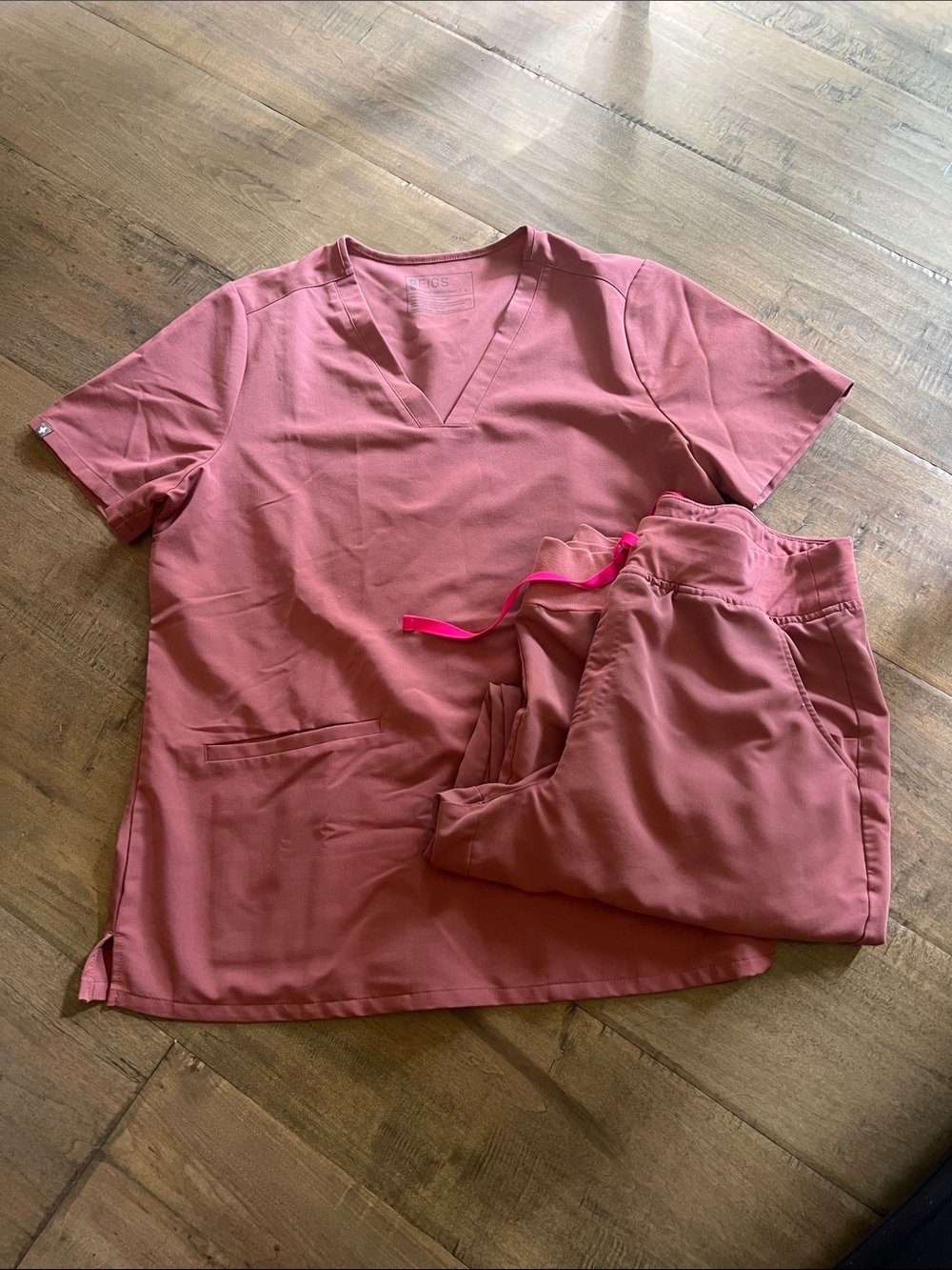 FIGS women’s scrubs size Large top and bottom